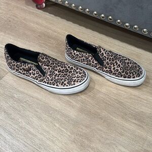size 7.5 women’s leopard print vans